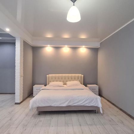 Apartaments On Vulytsia Heroiv Ato 32 Krivói Rog Exterior foto