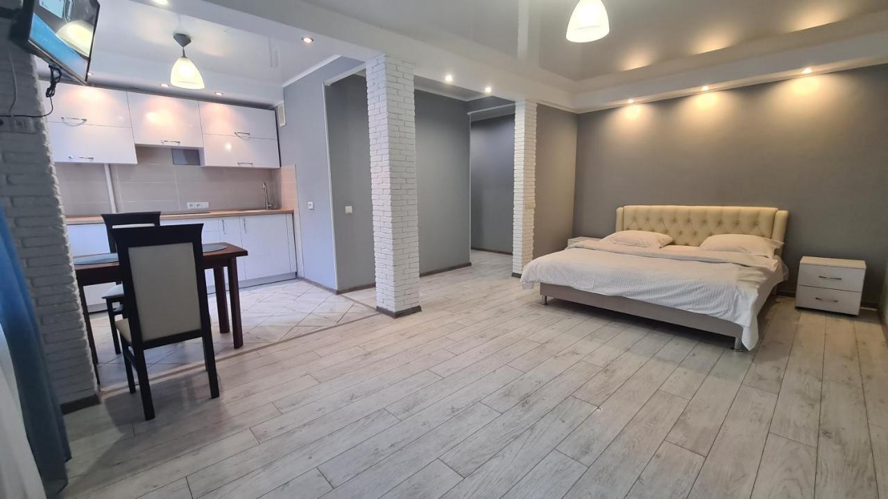 Apartaments On Vulytsia Heroiv Ato 32 Krivói Rog Exterior foto